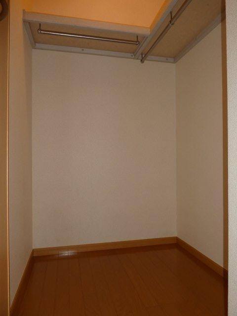 拡大写真:リバーバンクガーデンA 2階202の収納