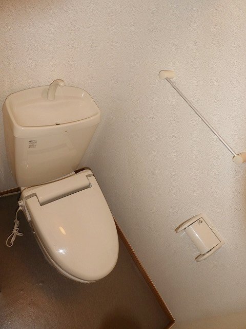 拡大写真:ベルアンジュ 1階102のトイレ
