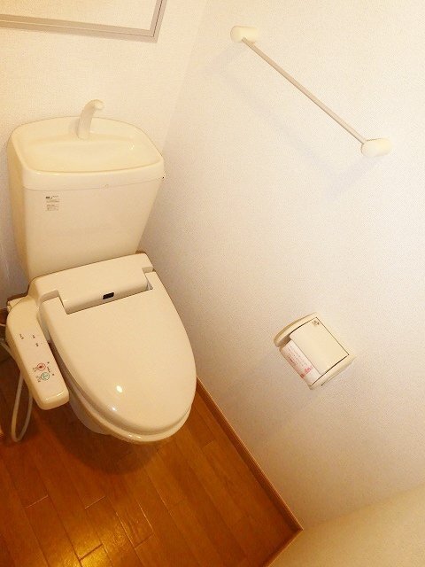 拡大写真:パークハイグランドマンション 2階202のトイレ