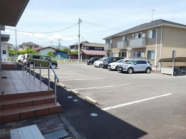 拡大写真：アベリア358 2階202の外観写真（昼）