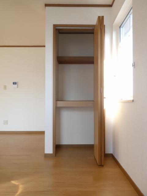 拡大写真:ルミエールA 2階202の収納