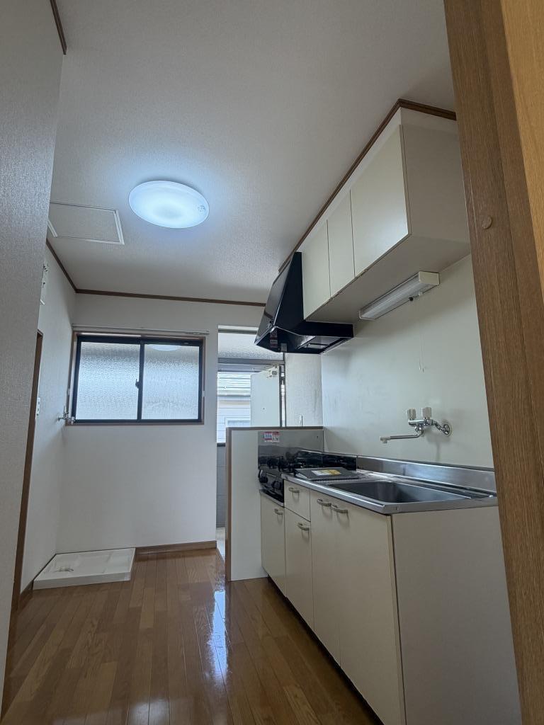 拡大写真:エスティー長峰 2階203のキッチンの照明
