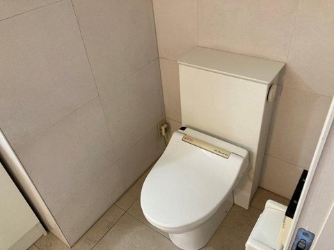 拡大写真：芦屋市翠ケ丘町 4階4のトイレ
