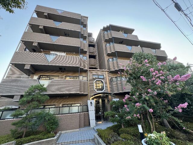 拡大写真：グランディア東灘 4階101の外観写真（昼）