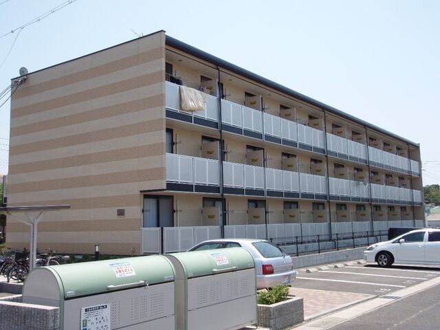 拡大写真：津山市東一宮 3階204の外観写真（昼）