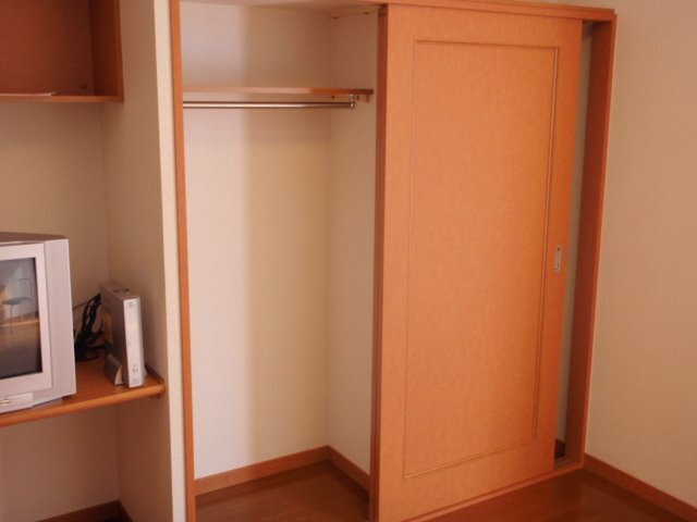 拡大写真：津山市沼 2階206の収納