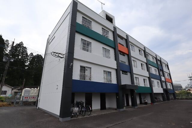 拡大写真：リルームス三重町Ⅱ 2階2の外観写真（昼）