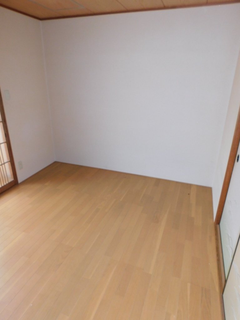 拡大写真：寝屋川市高宮栄町 3階33の洋室