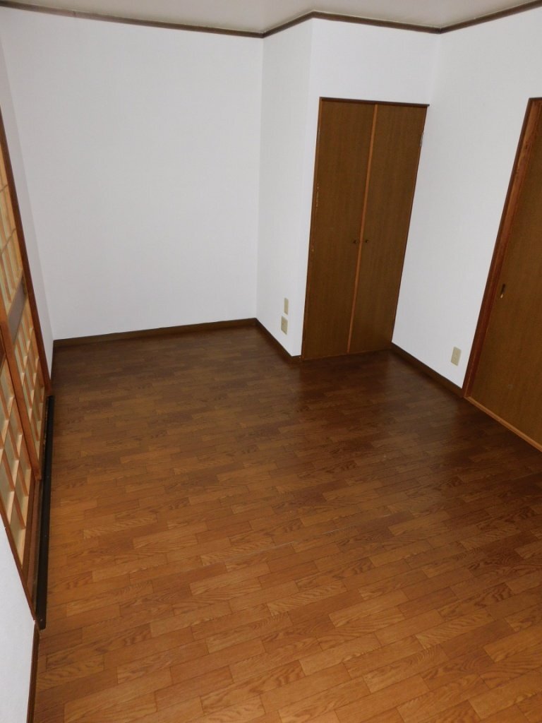 拡大写真：寝屋川市高宮栄町 3階33のリビング