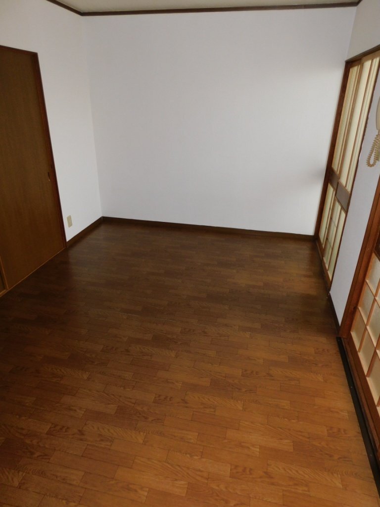 拡大写真：寝屋川市高宮栄町 3階33のリビング
