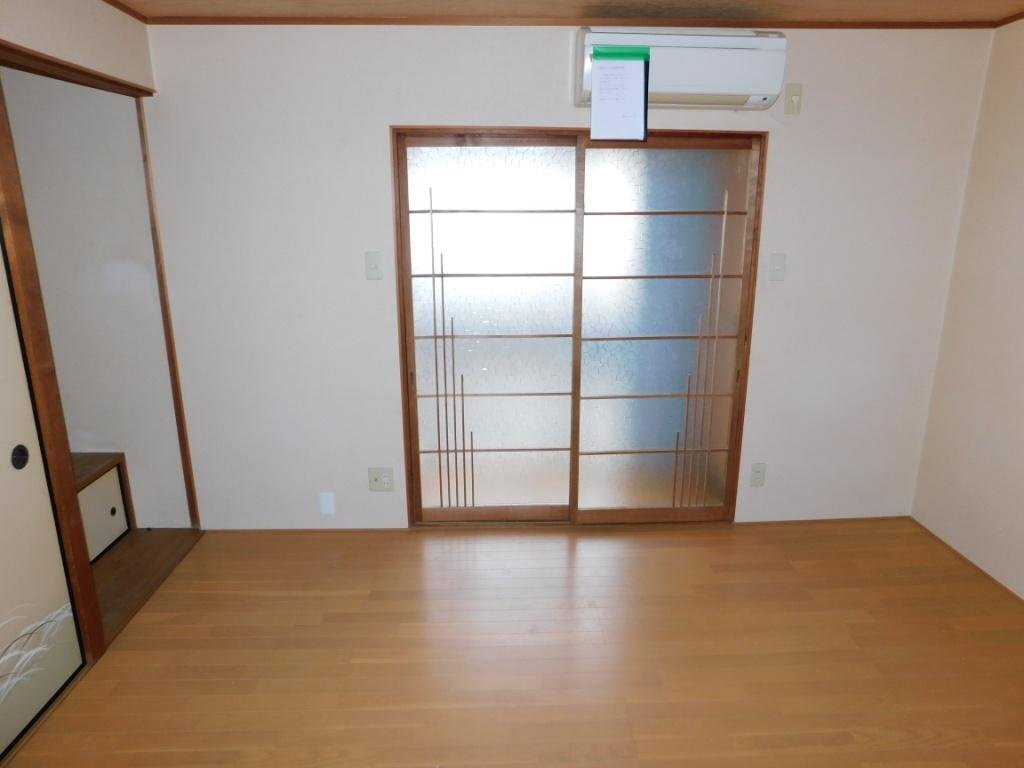 拡大写真：寝屋川市高宮栄町 3階33のリビング