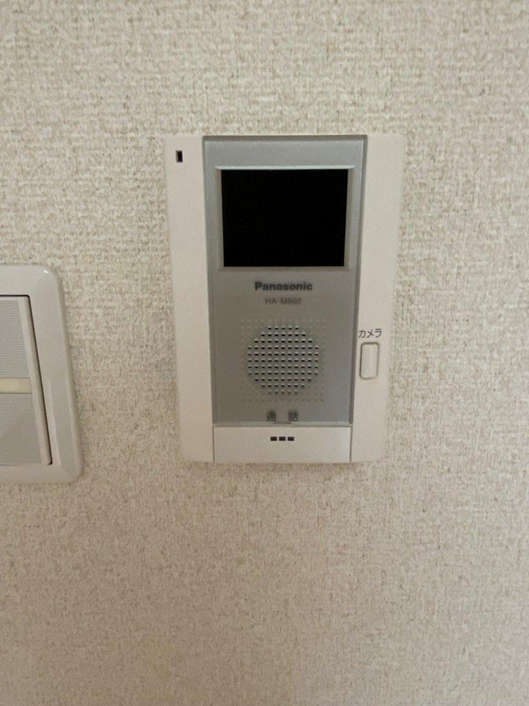 拡大写真：アドマーニ 2階201のカメラ付インターホン