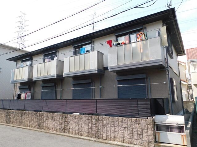 拡大写真：アドマーニ 2階201の外観写真（昼）