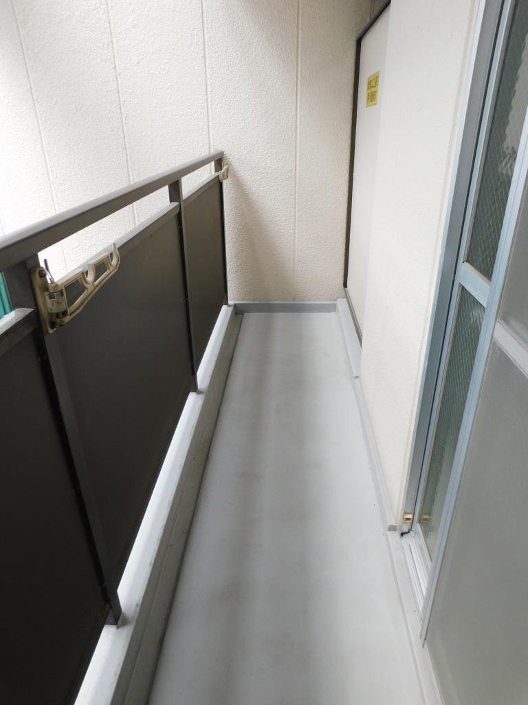 拡大写真：サンセルジュ香里園 4階403のベランダ