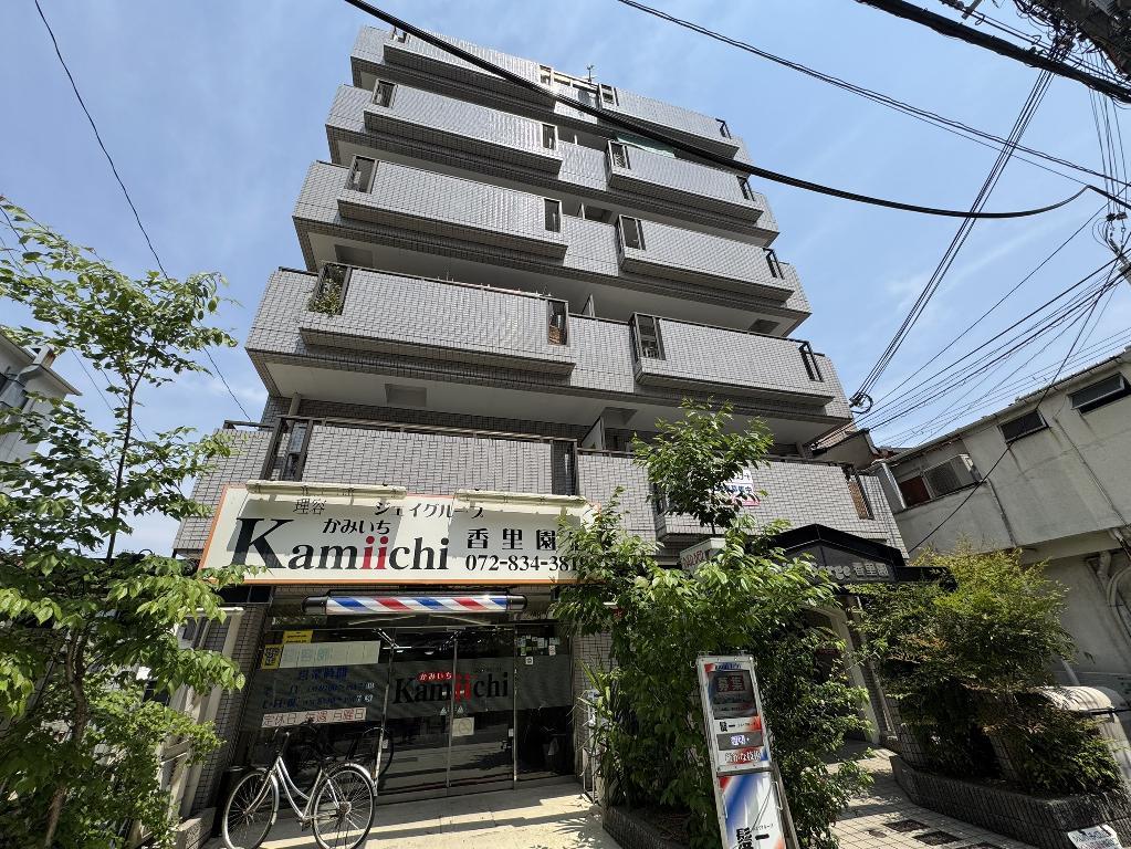 写真:サンセルジュ香里園の外観