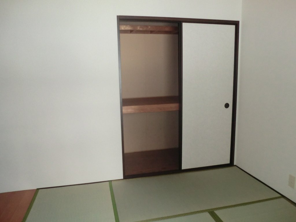 拡大写真：タウニーモイスン 2階B205の収納