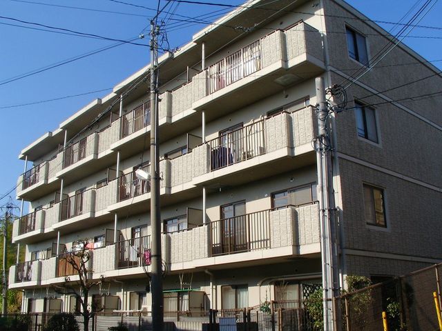 拡大写真：寝屋川市川勝町 4階401の外観写真（昼）