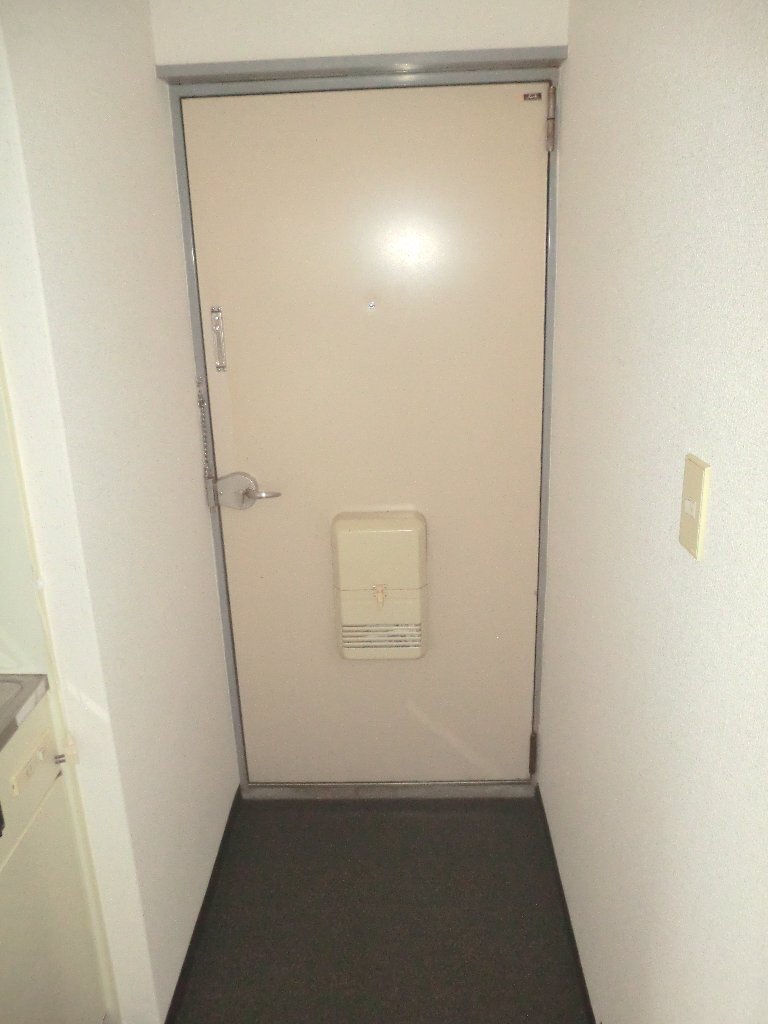 拡大写真：本町ハイツ 2階201の玄関