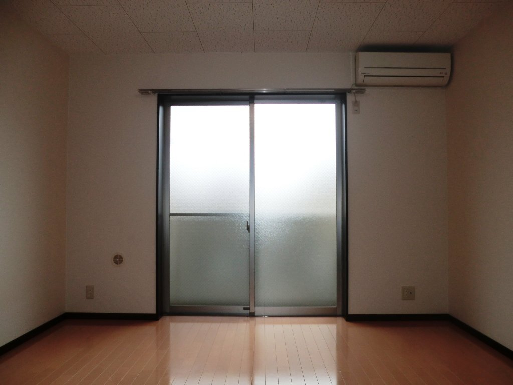 拡大写真：アンプルールクラージュ　アミティエ 2階202の室内