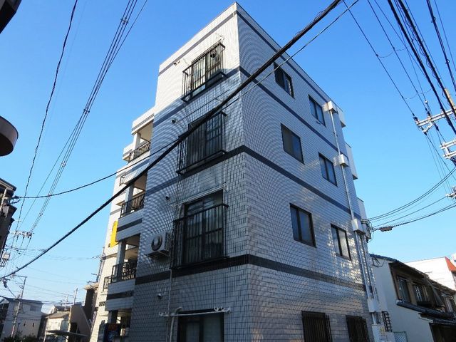 拡大写真：住地八坂マンション 4階403の外観写真（昼）