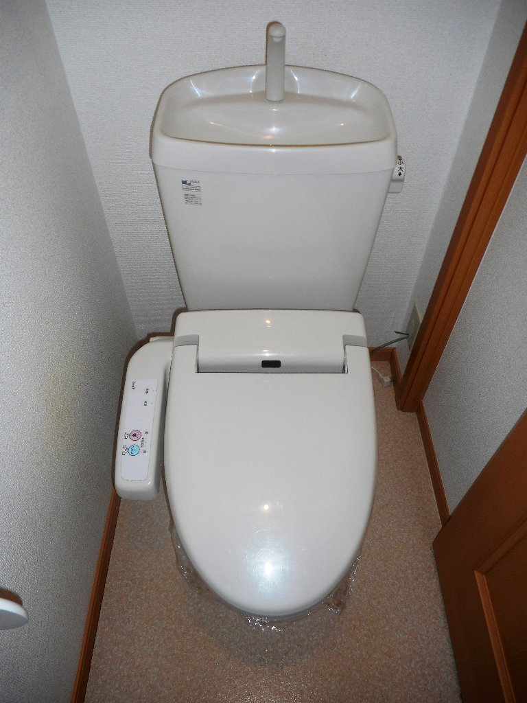 拡大写真：プリムローズ 1階101のトイレ