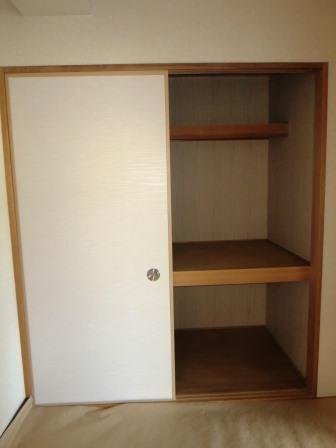 拡大写真：サニーヒル忍ケ丘 3階308の収納
