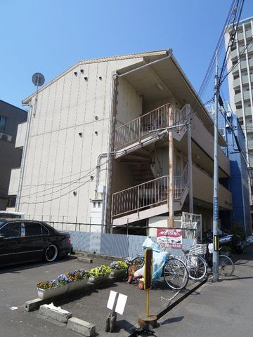 拡大写真：まるきハイツ東大利 2階203の外観写真（昼）