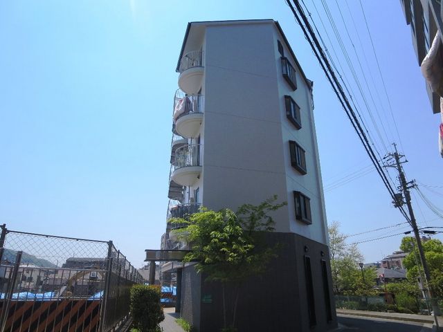 拡大写真：パークサイドハイツ 3階302の外観写真（昼）