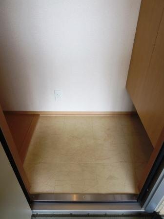 拡大写真：グランドゥール畷 1階103の玄関