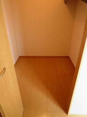 拡大写真：グランドゥール畷 1階103のクローゼット