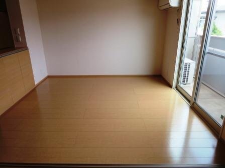 拡大写真：グランドゥール畷 1階201のリビング