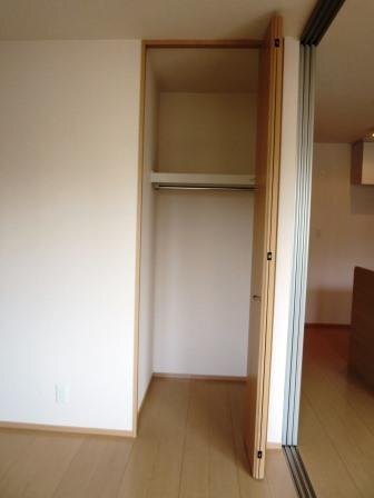 拡大写真：グランドゥール畷 1階201のクローゼット