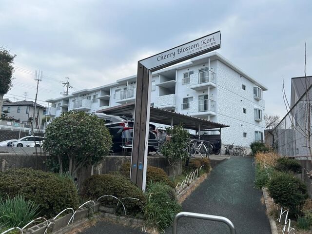 拡大写真：チェリーブロッサム香里 2階202の外観写真（昼）