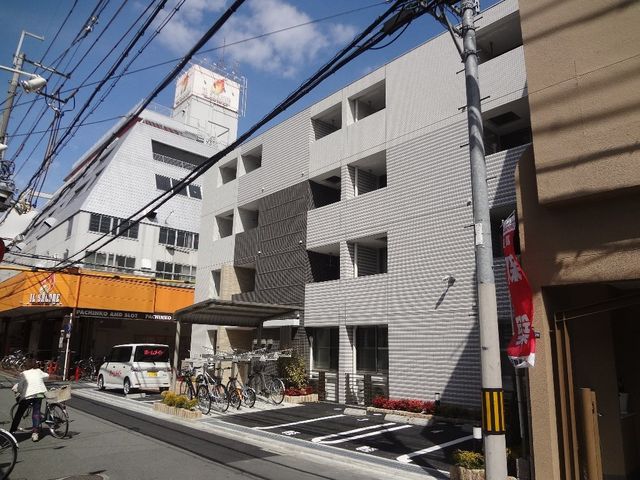 拡大写真：アプリコット野里 3階301の外観写真（昼）