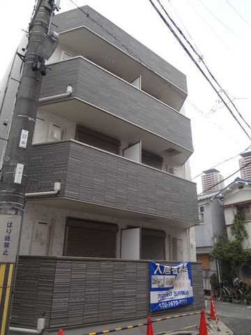拡大写真：Ｎｅｕｅ　Ｖｉｌｌａ 3階301の外観写真（昼）