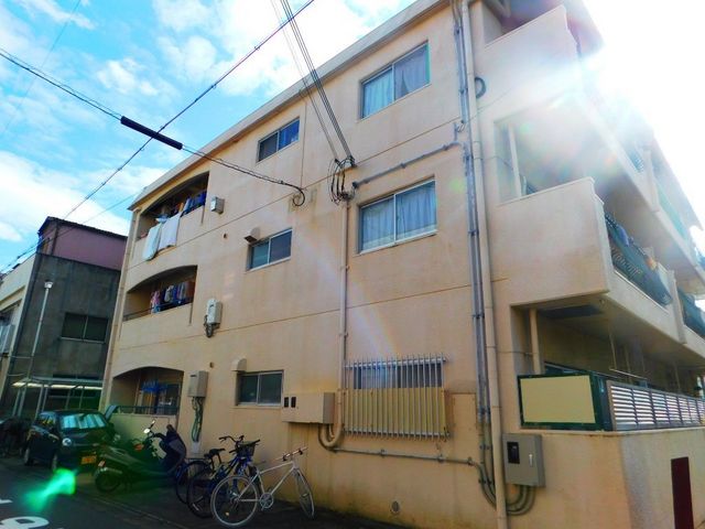 拡大写真：ロイヤル北斗 2階306の外観写真（昼）