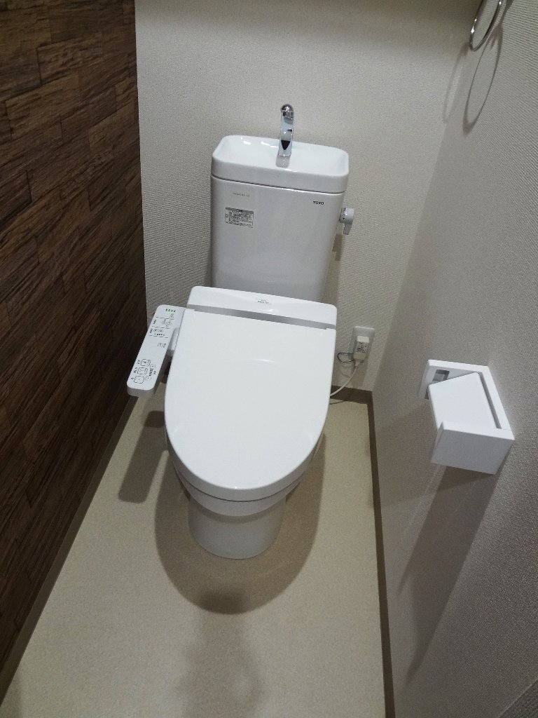 拡大写真：フジパレス松下町Ⅱ番館 3階303のトイレ
