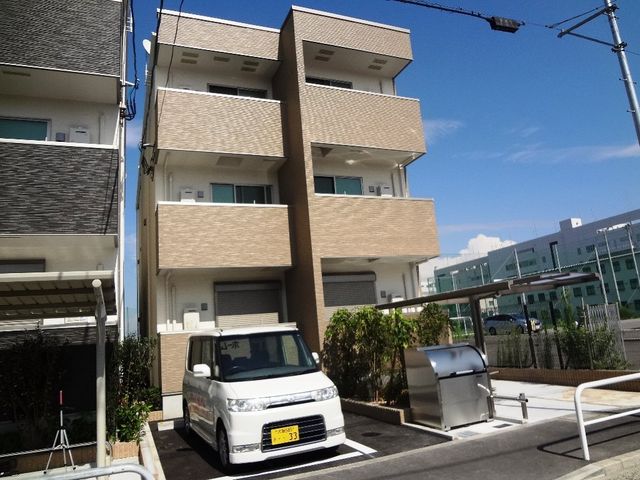 拡大写真：フジパレス松下町Ⅱ番館 3階303の外観写真（昼）
