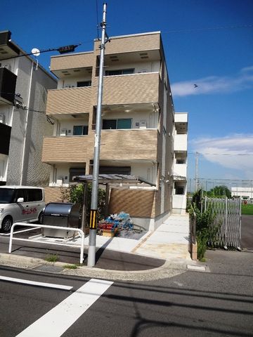拡大写真：フジパレス松下町Ⅱ番館 3階303の外観写真（昼）