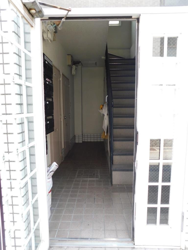 拡大写真：クアルト香里園 3階302のエントランス