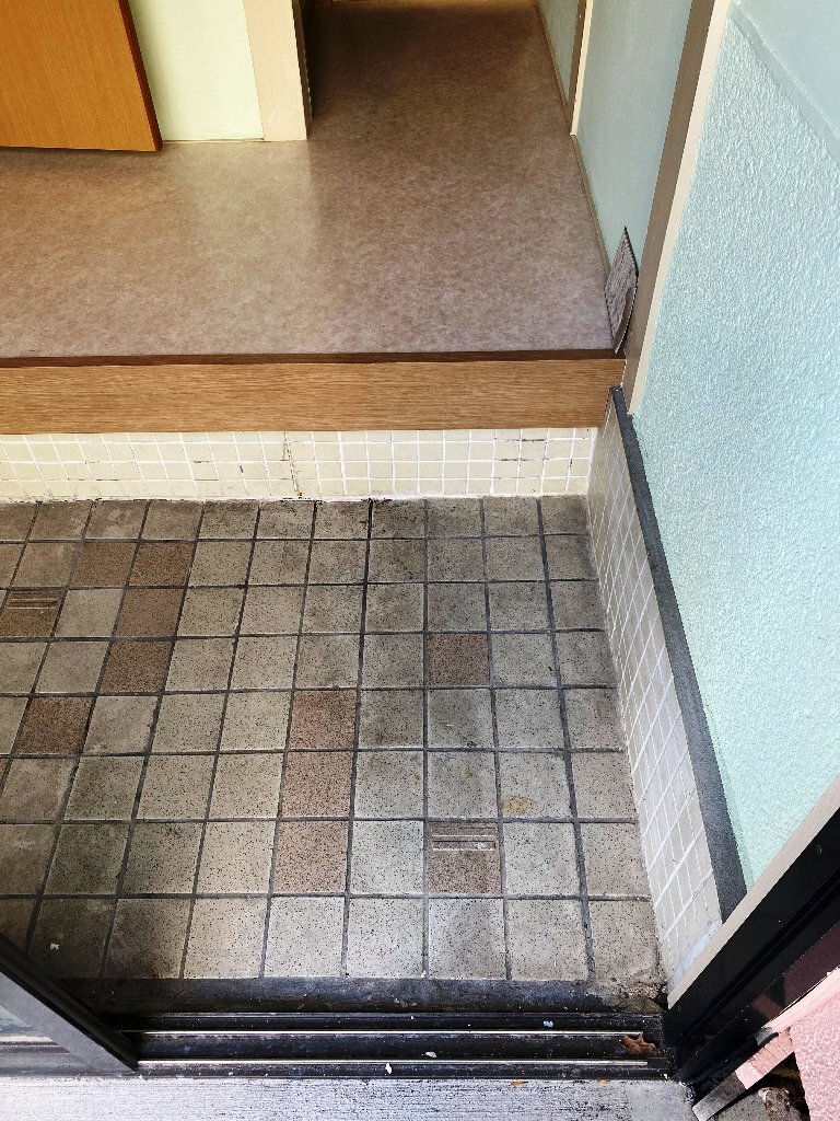 拡大写真：大久保町２丁目貸家 2階1の玄関
