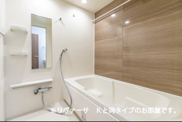 拡大写真:スカースデールⅢ 2階202のバス