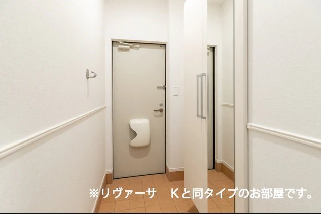 拡大写真:スカースデールⅢ 2階202の玄関