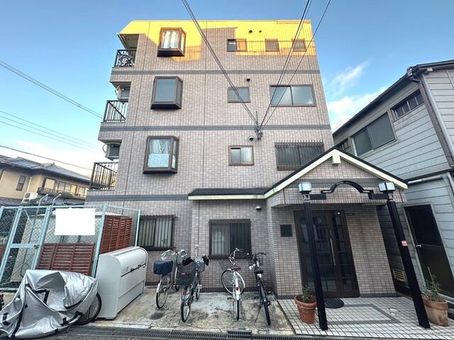 拡大写真：エレミヤマンション 4階201の外観写真（昼）