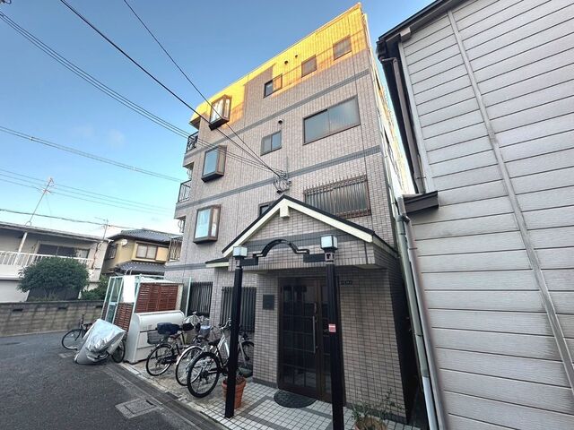 拡大写真：エレミヤマンション 4階201の外観写真（昼）