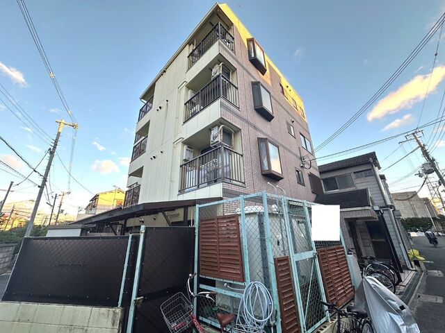 拡大写真：エレミヤマンション 4階201の外観写真（昼）