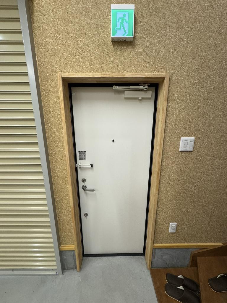 拡大写真:寝屋川市高柳5丁目 1階01の玄関