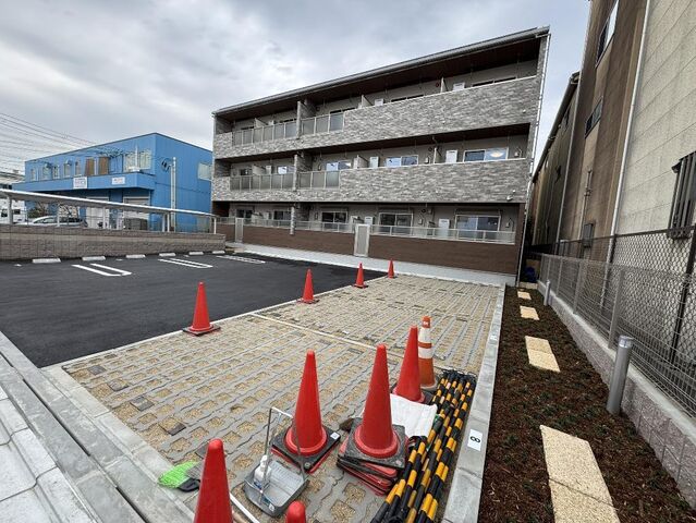 拡大写真:ベル ファミーレ 1階106の外観写真(昼)
