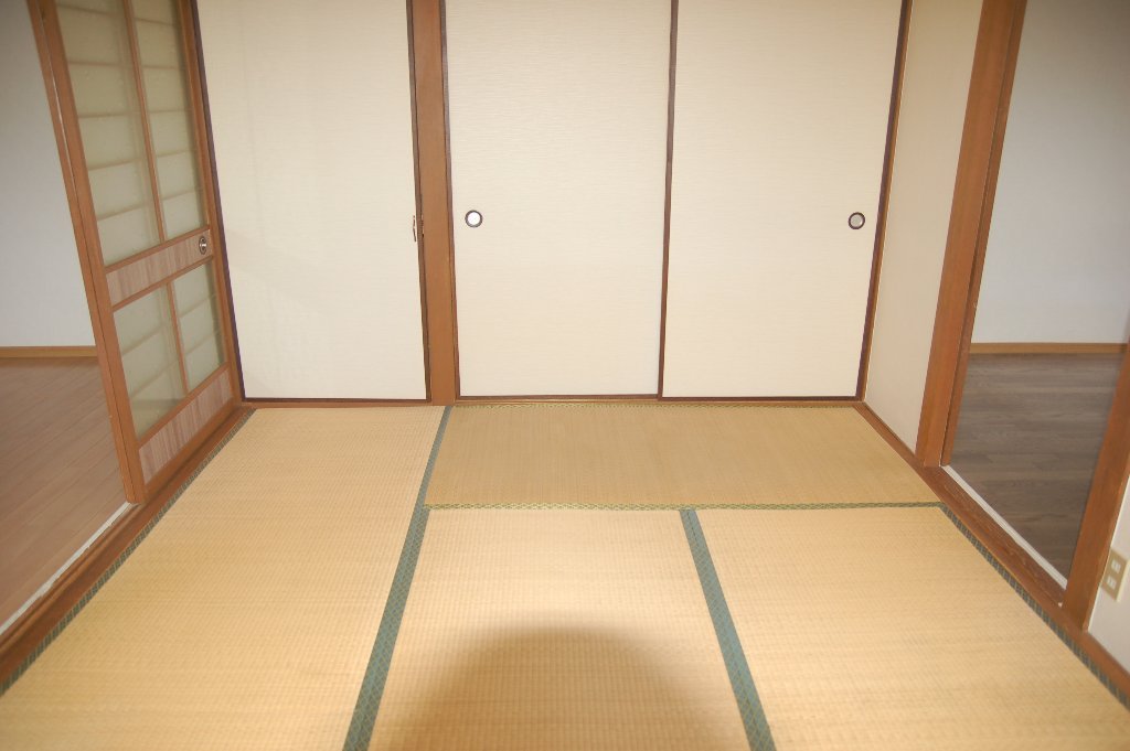 拡大写真：コーポラスなるせⅠ 2階201の室内