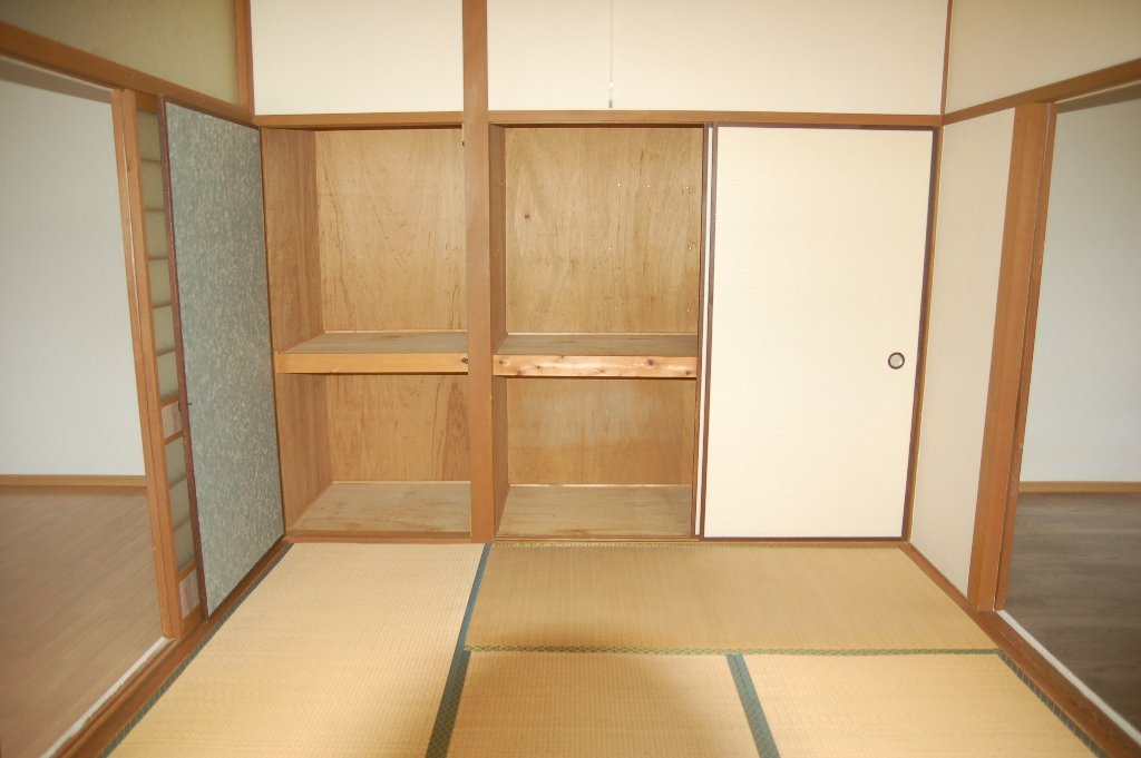 拡大写真：コーポラスなるせⅠ 2階201の収納